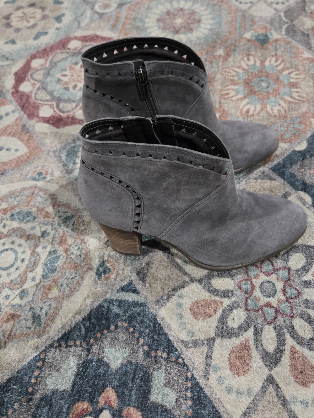Vince Camuto Fritan 8M Ankle Booties Chunky Grey Suede - Picture 3 of 6